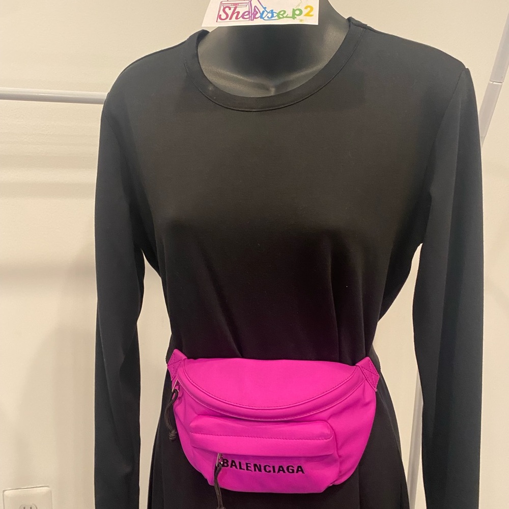 100% authentic Balenciaga beltpack Magenta